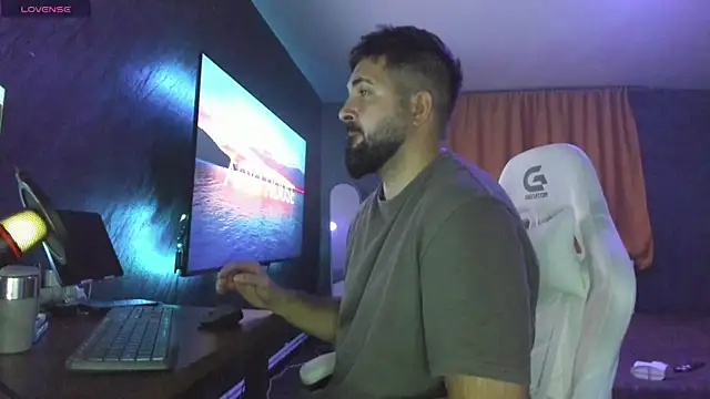 Snapshot of Eduu2322 chatting on October 21, 9:15 pm Eduu2322 online show from October 21, 9:15 pm