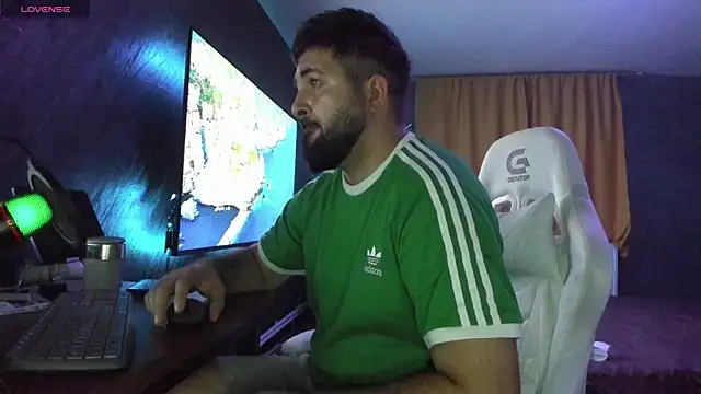 Snapshot of Eduu2322 chatting on October 28, 9:28 pm Eduu2322 online show from October 28, 9:28 pm