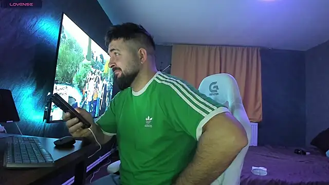 Snapshot of Eduu2322 chatting on November 3, 9:27 pm Eduu2322 online show from November 3, 9:27 pm