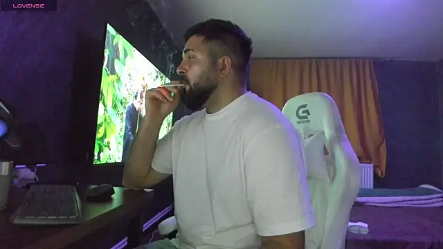 Snapshot of Eduu2322 chatting on November 10, 10:31 pm Eduu2322 online show from November 10, 10:31 pm