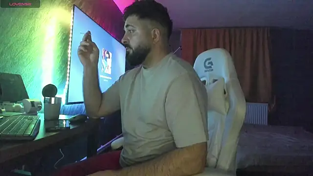 Snapshot of Eduu2322 chatting on December 19, 10:28 pm Eduu2322 online show from December 19, 10:28 pm