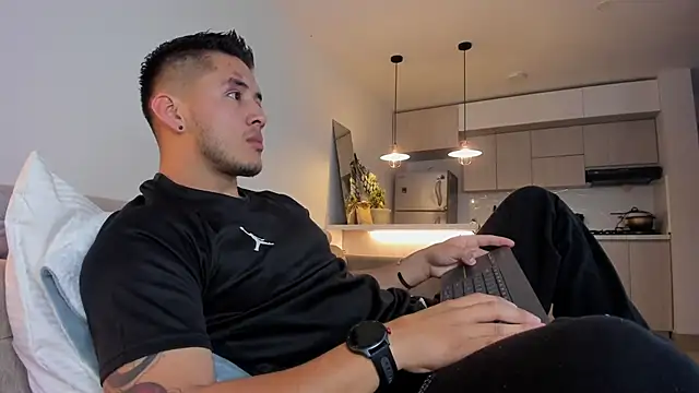 Snapshot of Chriskyle_ chatting on December 3, 11:11 am Chriskyle  online show from December 3, 11:11 am