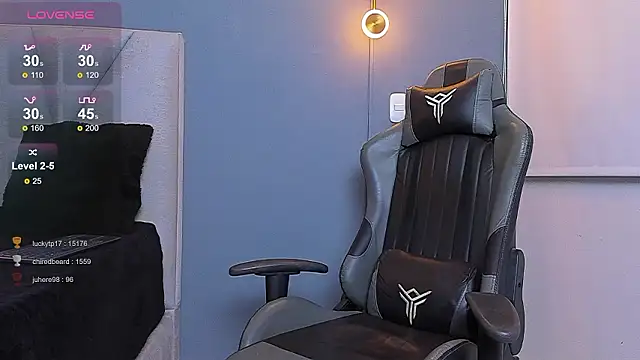 Snapshot of Adrian_Torres_ chatting on December 2, 5:48 am Adrian Torres online show from December 2, 5:48 am