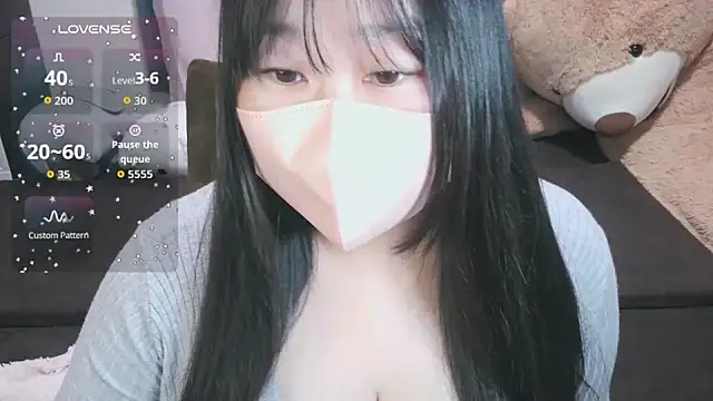 yuinyan3150 online show from February 7, 8:01 pm