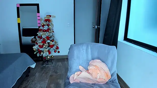 Snapshot of SweetMegan_1 chatting on December 2, 11:23 am SweetMegan 1 online show from December 2, 11:23 am