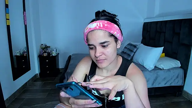 Snapshot of SweetMegan_1 chatting on February 11, 3:18 am SweetMegan 1 online show from February 11, 3:18 am