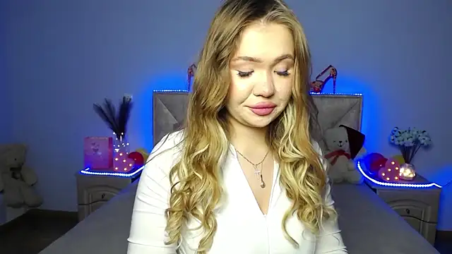 StacyYellig online show from January 18, 4:04 am