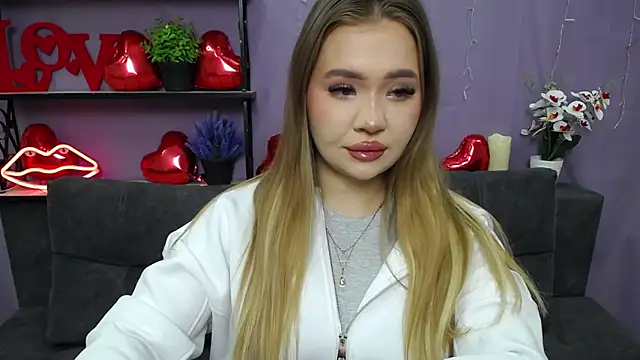 StacyYellig online show from March 4, 8:49 pm