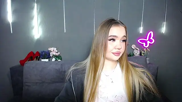 StacyYellig online show from April 17, 8:34 pm