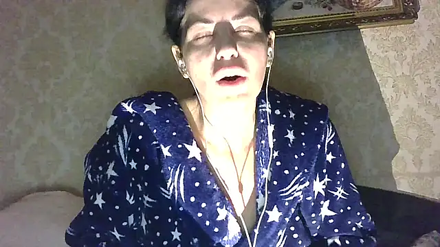 Snapshot of StunnigArt chatting on April 27, 1:25 am StunnigArt online show from April 27, 1:25 am