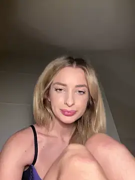 Snapshot of EvieEvans chatting on January 1, 5:00 pm EvieEvans online show from January 1, 5:00 pm