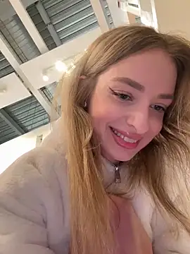 Snapshot of EvieEvans chatting on February 18, 4:05 pm EvieEvans online show from February 18, 4:05 pm