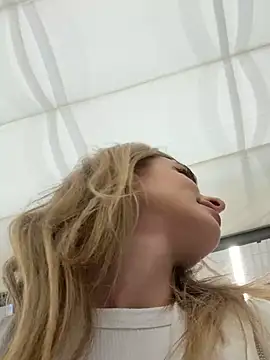 Snapshot of EvieEvans chatting on March 11, 5:02 pm EvieEvans online show from March 11, 5:02 pm