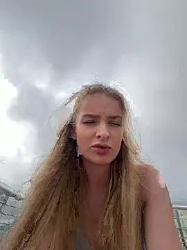 Snapshot of EvieEvans chatting on June 6, 3:39 pm EvieEvans online show from June 6, 3:39 pm