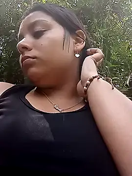 Snapshot of stefanie010 chatting on January 19, 6:21 pm stefanie010 online show from January 19, 6:21 pm