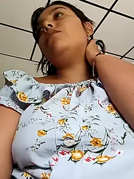 Snapshot of stefanie010 chatting on February 1, 9:19 pm stefanie010 online show from February 1, 9:19 pm