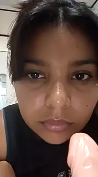 Snapshot of stefanie010 chatting on February 11, 6:44 pm stefanie010 online show from February 11, 6:44 pm