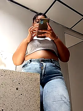 Snapshot of stefanie010 chatting on February 12, 4:44 pm stefanie010 online show from February 12, 4:44 pm