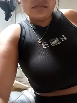 stefanie010 online show from December 3, 7:23 pm