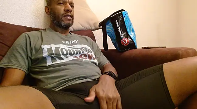 Snapshot of elmorenazost chatting on February 4, 3:33 am elmorenazost online show from February 4, 3:33 am