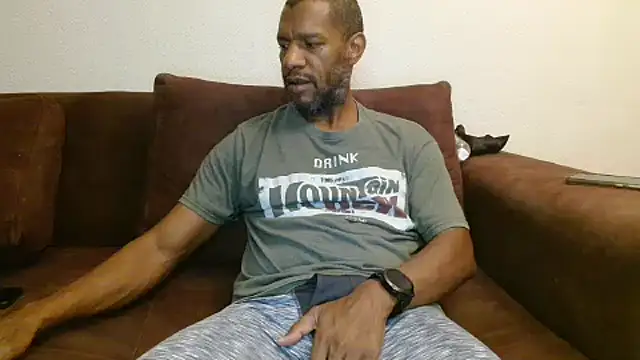 Snapshot of elmorenazost chatting on February 19, 3:06 am elmorenazost online show from February 19, 3:06 am