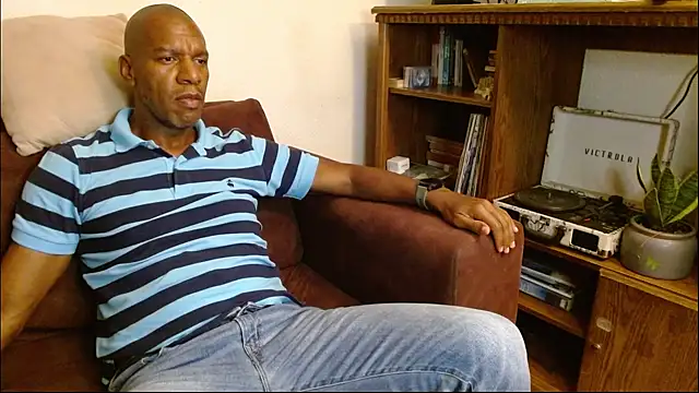 Snapshot of elmorenazost chatting on November 9, 4:33 am elmorenazost online show from November 9, 4:33 am