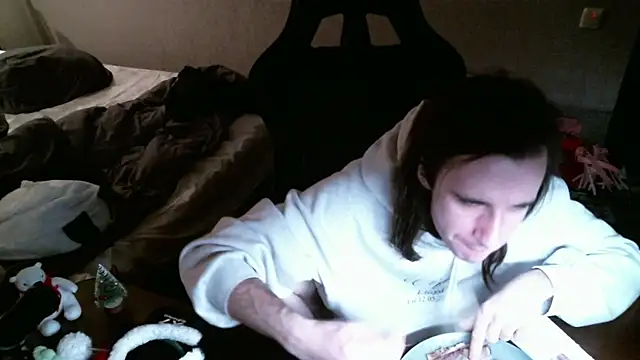 Snapshot of izilizi_23 chatting on December 13, 3:21 pm izilizi 23 online show from December 13, 3:21 pm