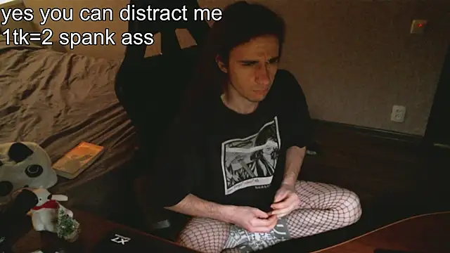 Snapshot of izilizi_23 chatting on December 17, 7:37 pm izilizi 23 online show from December 17, 7:37 pm