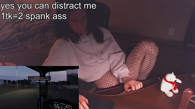 Snapshot of izilizi_23 chatting on December 28, 3:59 pm izilizi 23 online show from December 28, 3:59 pm