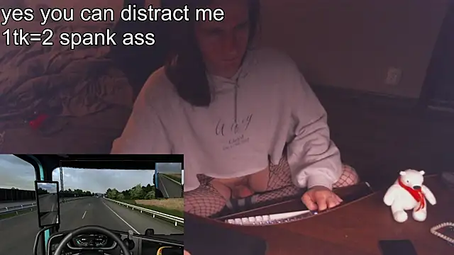 Snapshot of izilizi_23 chatting on December 28, 7:01 pm izilizi 23 online show from December 28, 7:01 pm