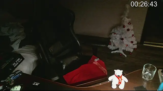 Snapshot of izilizi_23 chatting on January 24, 2:19 pm izilizi 23 online show from January 24, 2:19 pm