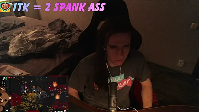 Snapshot of izilizi_23 chatting on November 12, 9:58 pm izilizi 23 online show from November 12, 9:58 pm