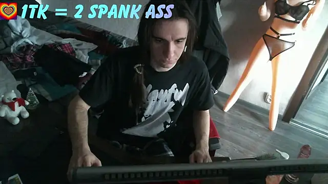 Snapshot of izilizi_23 chatting on December 21, 9:38 am izilizi 23 online show from December 21, 9:38 am