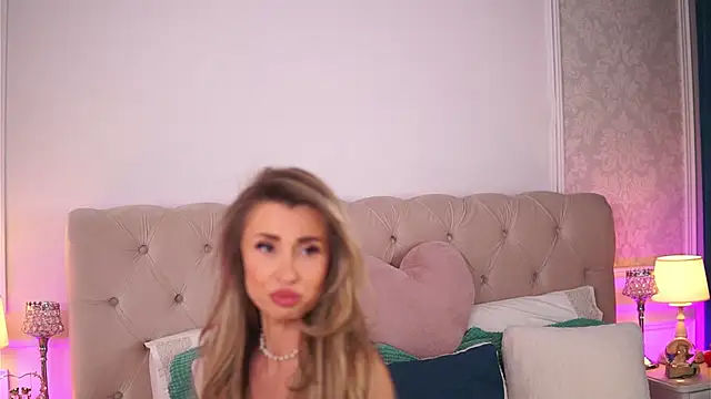 Snapshot of EnjoyableEmma chatting on January 30, 10:40 am EnjoyableEmma online show from January 30, 10:40 am