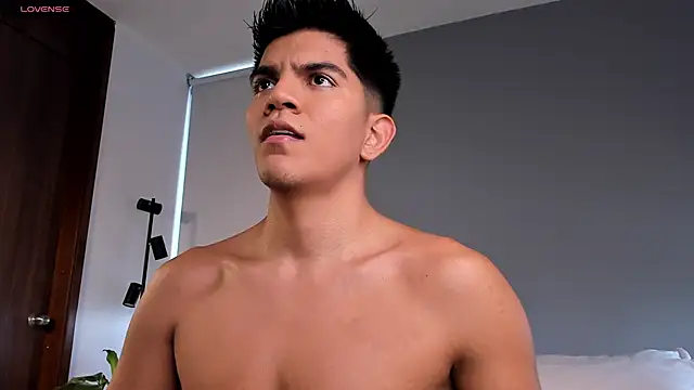 santiago 01 online show from April 5, 8:28 pm