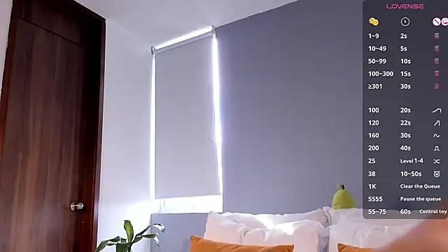 santiago 01 online show from April 9, 8:25 pm