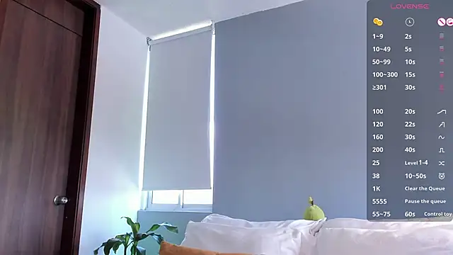 santiago 01 online show from April 12, 3:28 pm