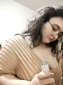 Snapshot of DenisHailey chatting on January 5, 5:30 pm DenisHailey online show from January 5, 5:30 pm