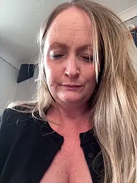 HoneyBluex online show from March 20, 1:05 pm