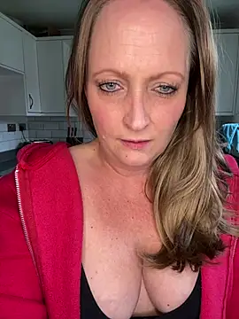 HoneyBluex online show from April 15, 11:28 am