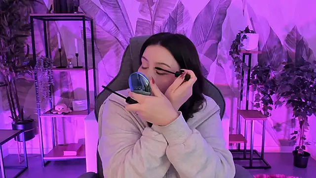 CoralineKeyns online show from September 19, 5:20 am