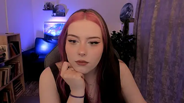 Snapshot of CoralineKeyns chatting on July 10, 5:34 am CoralineKeyns online show from July 10, 5:34 am