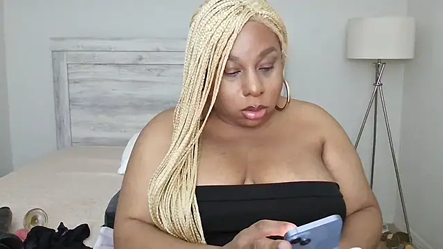 Carmen Cream online show from November 13, 5:50 am