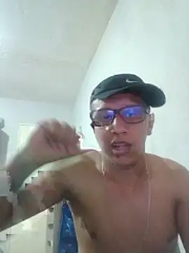 Nicolaskribeiro online show from August 8, 10:45 pm