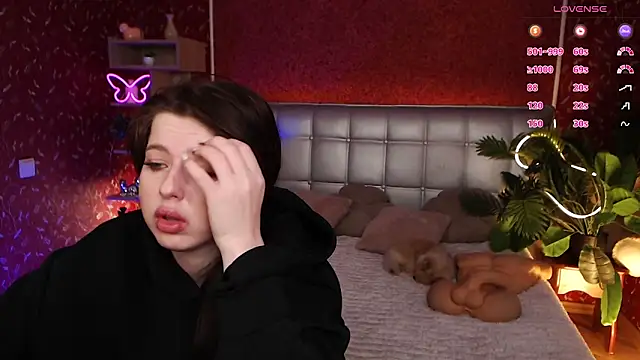 Snapshot of JulieHeets chatting on January 24, 8:44 am JulieHeets online show from January 24, 8:44 am