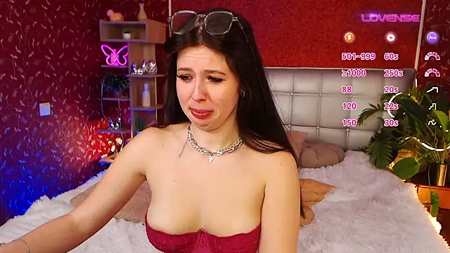 Snapshot of JulieHeets chatting on February 15, 11:28 am JulieHeets online show from February 15, 11:28 am