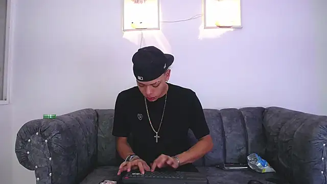 Snapshot of Harry_jhonsson chatting on February 12, 1:30 am Harry jhonsson online show from February 12, 1:30 am