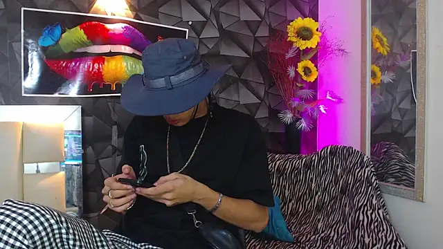 Snapshot of Harry_jhonsson chatting on March 2, 10:59 pm Harry jhonsson online show from March 2, 10:59 pm