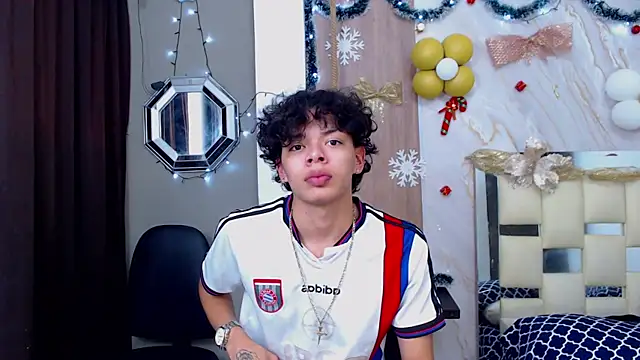 Snapshot of Harry_jhonsson chatting on December 2, 9:47 am Harry jhonsson online show from December 2, 9:47 am