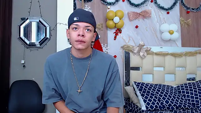 Snapshot of Harry_jhonsson chatting on December 3, 11:03 pm Harry jhonsson online show from December 3, 11:03 pm